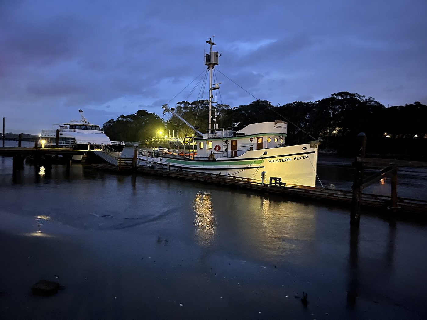 El Western Flyer restaurado en Moss Landing, días antes de zarpar hacia La Paz en 2025.